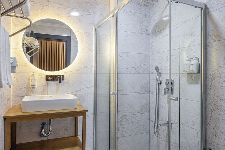Bathroom 5, Garner Hotel ISTANBUL - AIRPORT ARNAVUTKOY by IHG, Arnavutkoy