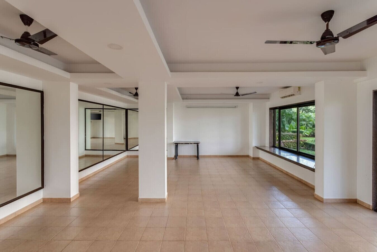 Room 5, 2BR w Pool Sauna 2km to Baga Calangute Beach, North Goa
