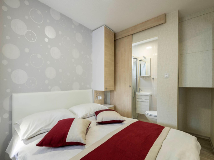 Bedroom 2, Mobile Home in Banjole with Pool near Beach, Medulin