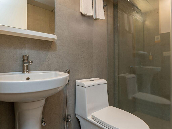 Bathroom 4, Bloom Hotel Balewadi, Pune