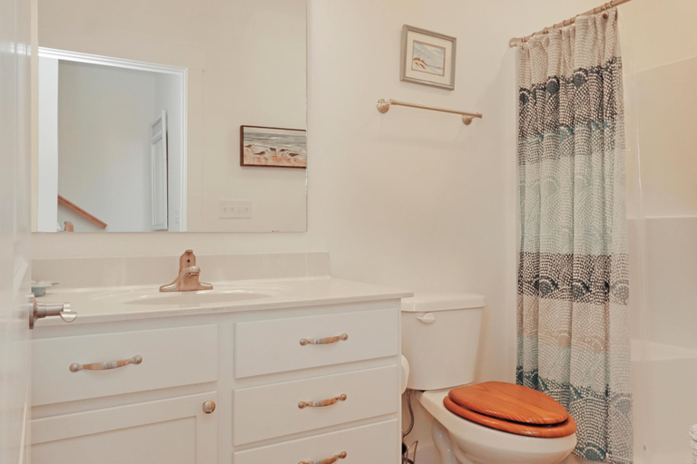 Bathroom 4, Knock Out, Bay
