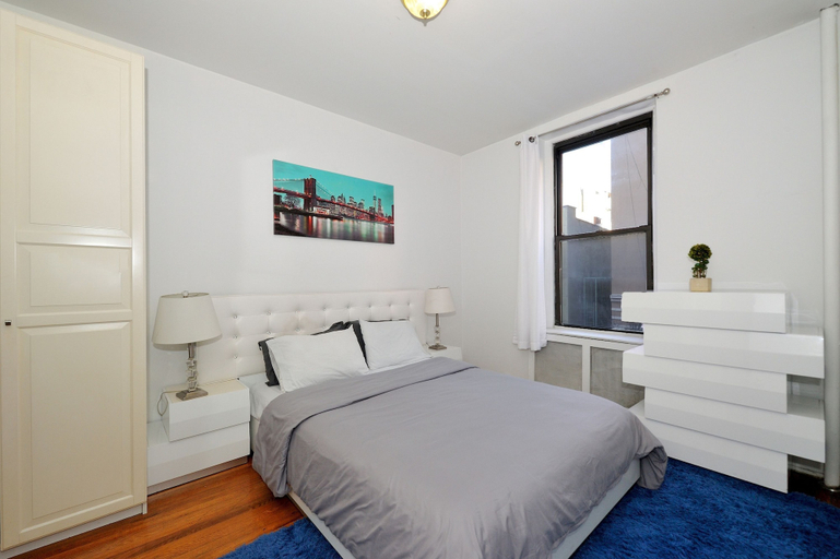 Room 2, Midtown West Furnished 3 Bedroom Apartment, New York