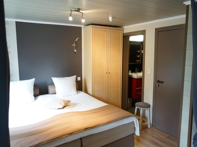 Bedroom 3, Charming cottage with pool in Houffalize, Luxembourg