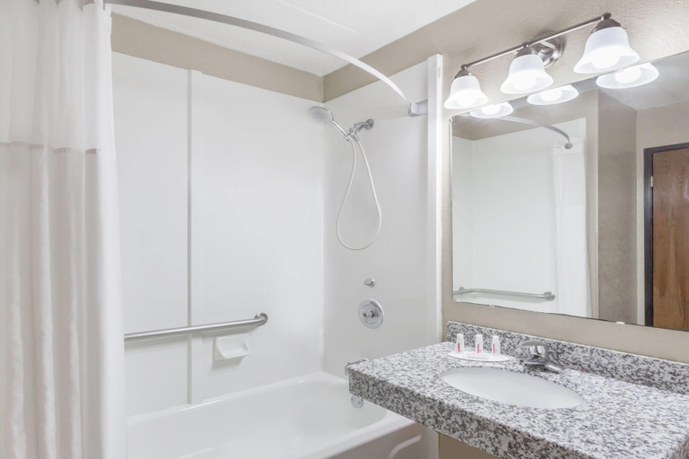 Bathroom 4, Super 8 by Wyndham Logansport, Cass