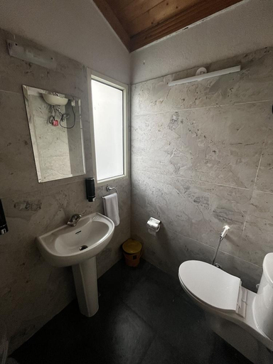 Bathroom 3, Mosaic Go, Chail, Shimla