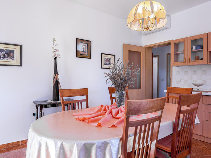 Others 4, Holiday House in Liznjan with Garden BBQ, Ližnjan