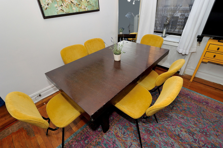 Room 5, Midtown West Furnished 3 Bedroom Apartment, New York