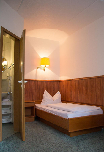 Bedroom 2, REGIOHOTEL Wolmirstedter Hof, Börde