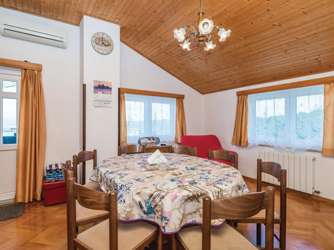 Bedroom 2, Scenic Seafront Brsec Apartment, Mošćenička Draga