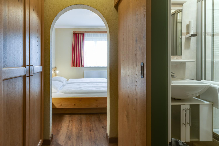 Bedroom 2, Gasthof zum Sessellift, Lilienfeld