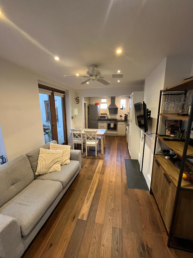 Others 5, Comfy stay in Wandsworth Town, London