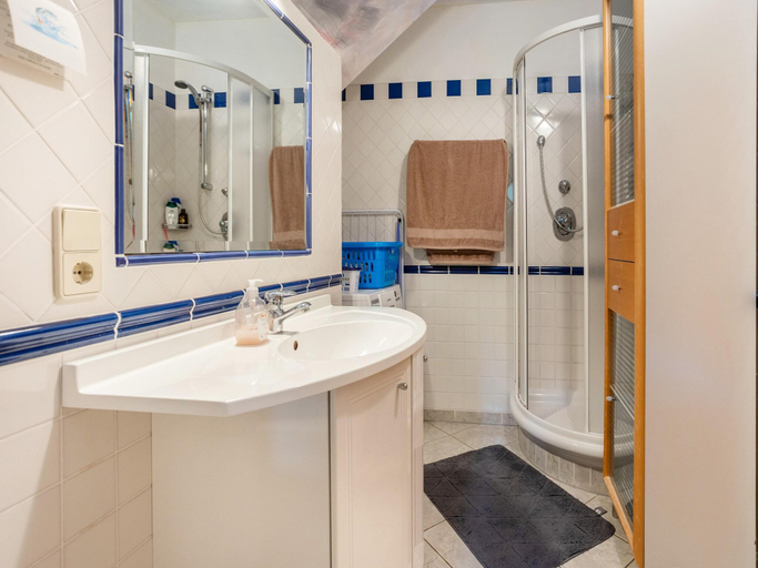 Bathroom 2, Apartment in Mariapfarr near Ski Slopes, Tamsweg