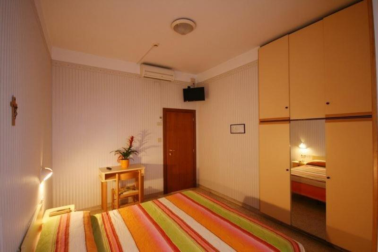 Others 2, Hotel Cosmos, Rimini