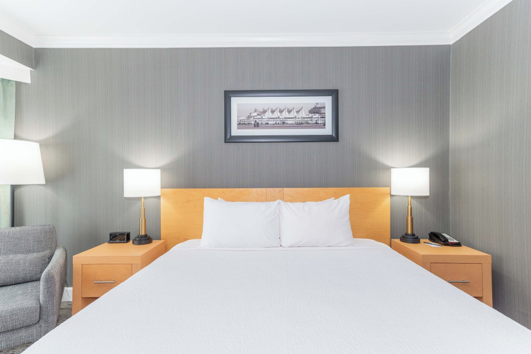Bedroom 3, Sandman Signature Vancouver Airport Hotel & Resort, Greater Vancouver