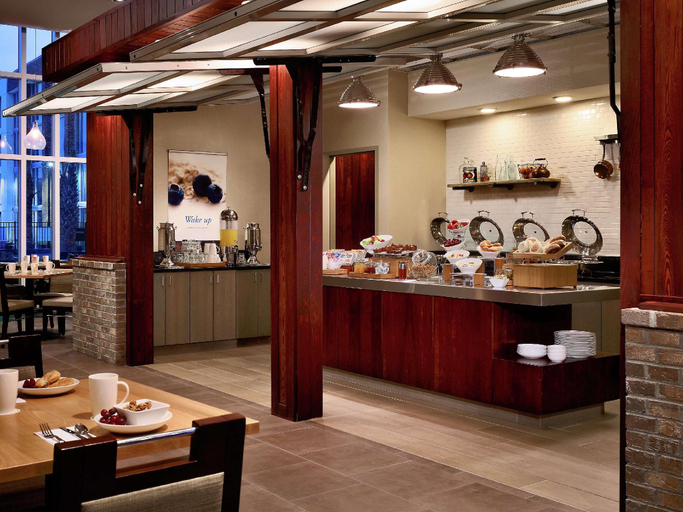 Food & Drinks 5, DoubleTree by Hilton Hotel and Suites Charleston Airport, Charleston