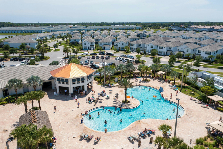 Room 3, Beautiful 4 BR Close to Disney, Osceola