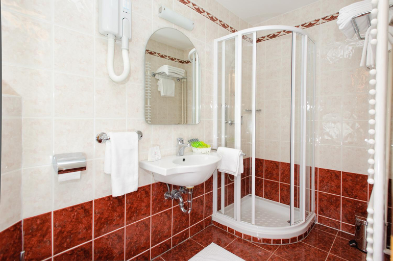 Bathroom, Depandansa Brinje, Zrece