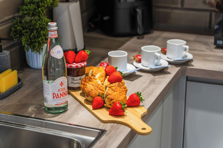 Food & Drinks 4, Luxury Leicester City Apartment, Leicester