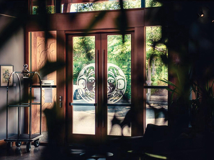 Public Area, Brentwood Bay Resort, Capital