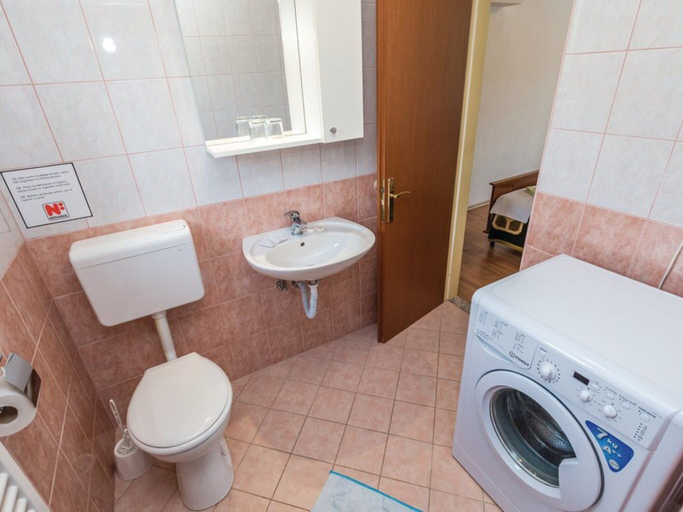 Bathroom 3, Scenic Seafront Brsec Apartment, Mošćenička Draga