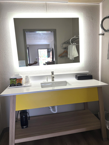 Bathroom 4, Days Inn by Wyndham Harriman, Roane