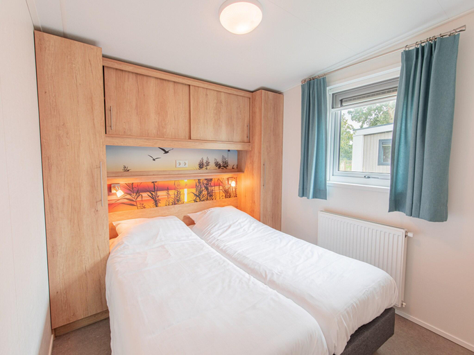 Bedroom, Chalet in Duisburg with Beach and Harbor Views, Bergen