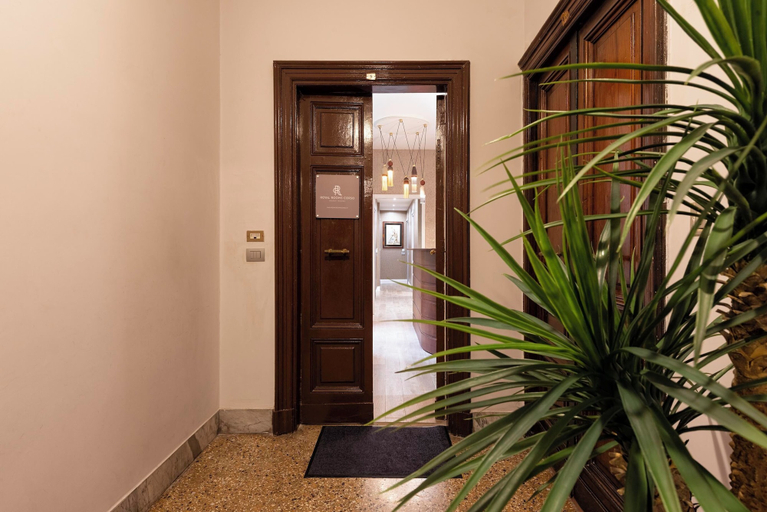 Others 5, Royal Rooms Corso, Rome