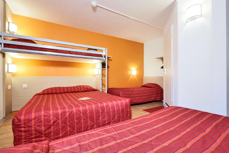 Bedroom 2, Premiere Classe Marne La Vallee - Saint Thibault d, Seine-et-Marne