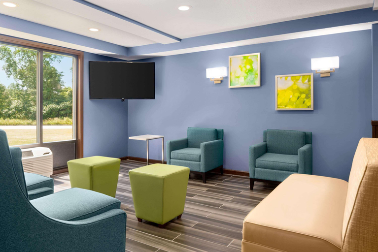 Public Area 2, Days Inn Suites By Wyndham Merrillville, Lake