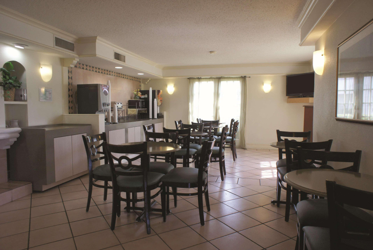 Food & Drinks 4, Baymont by Wyndham Austin University Area, Travis