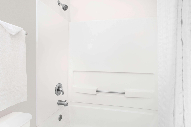Bathroom 3, Super 8 by Wyndham Bloomfield, San Juan