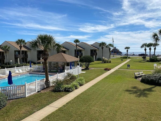 Exterior & Views 2, Blue Surf 22, Walton