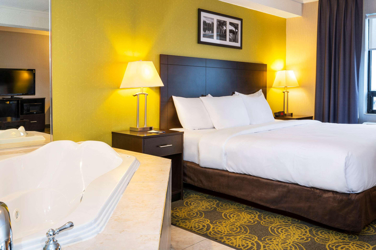 Bedroom 3, Comfort Hotel & Suites, Peterborough