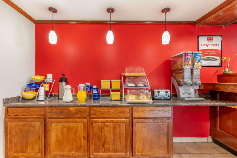 Food & Drinks 5, Econo Lodge Kosciusko, Attala