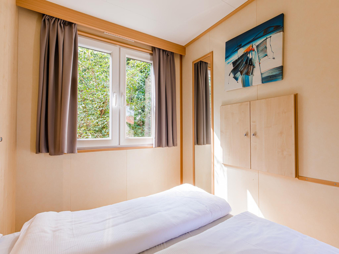 Bedroom 2, Chalet by the Water in Leukermeer, Bergen