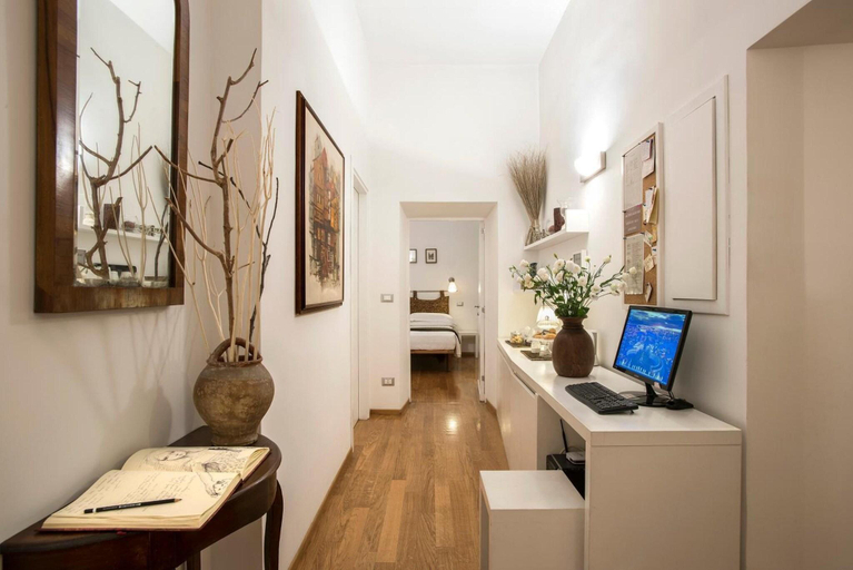 Public Area 3, Arco del Lauro, Roma