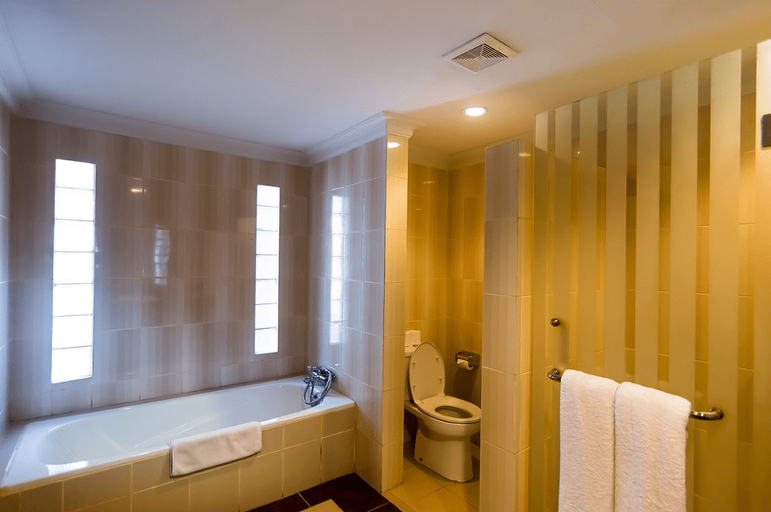 Bathroom 5, Champlung Mas Hotel, Badung