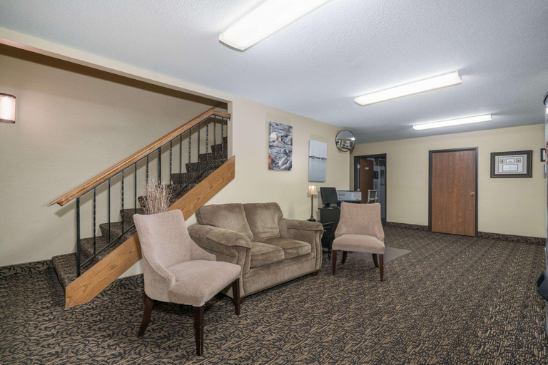 Public Area 2, Super 8 by Wyndham Alexandria MN, Douglas