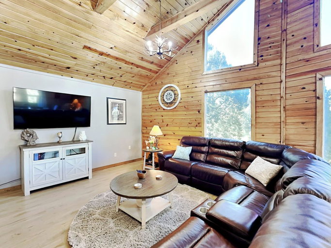 Others 1, Moonlight Cabin, Lincoln
