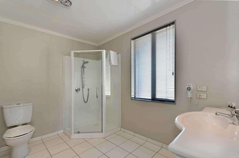Bathroom 5, The Hotel Nelson, Nelson