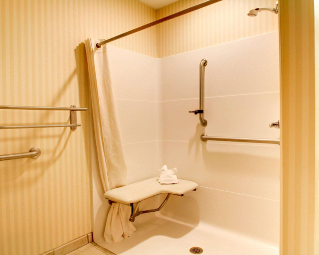 Bathroom 4, Comfort Suites Biloxi - Ocean Springs, Jackson