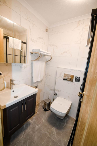 Bathroom 5, Swan Boutique Hotel, Bodrum