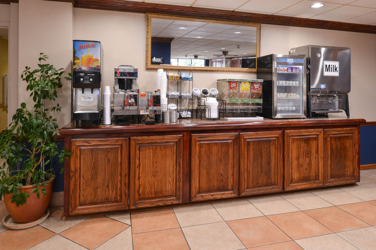 Food & Drinks 5, New Victorian Inn & Suites, Douglas