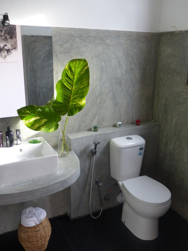 Bathroom 3, Lake House Hikka, Hikkaduwa