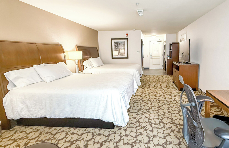 Bedroom 3, Hilton Garden Inn Gilroy, Santa Clara