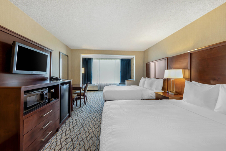 Bedroom 3, Clarion Hotel Anaheim Resort, Orange