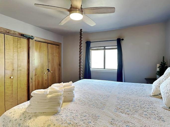 Bedroom 2, Moonlight Cabin, Lincoln