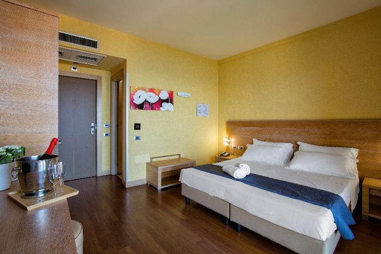 Others 5, Grand Hotel Yachting Palace, Catania
