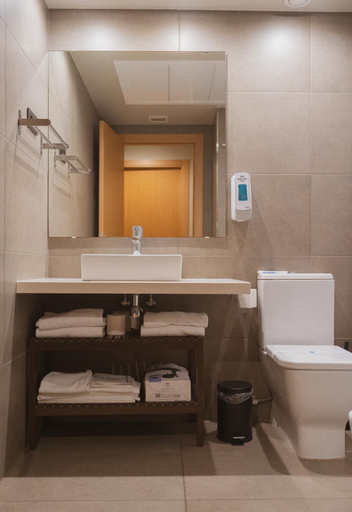 Bathroom 3, APARTMENTS HOTEL SANT PAU, Barcelona