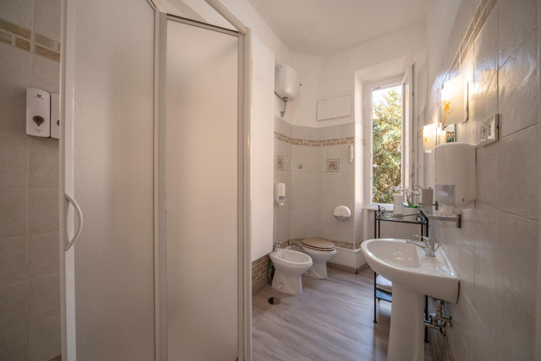 Bathroom 2, San Pietro Holidays, Rome